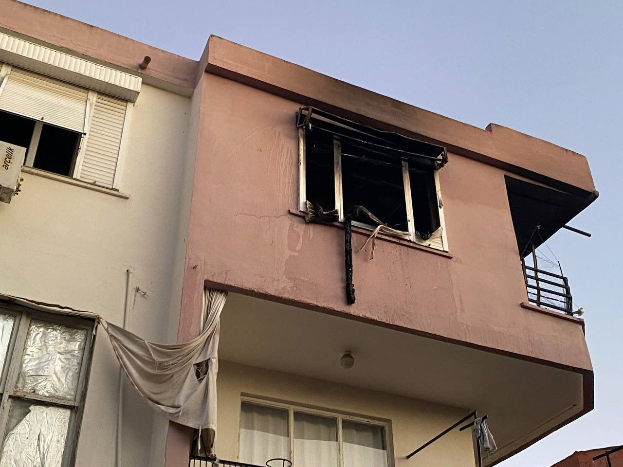 Antalya’da Yangın: Ev Küle Döndü, Kardeşler Sinir Krizi Geçirdi - Sayfa 4