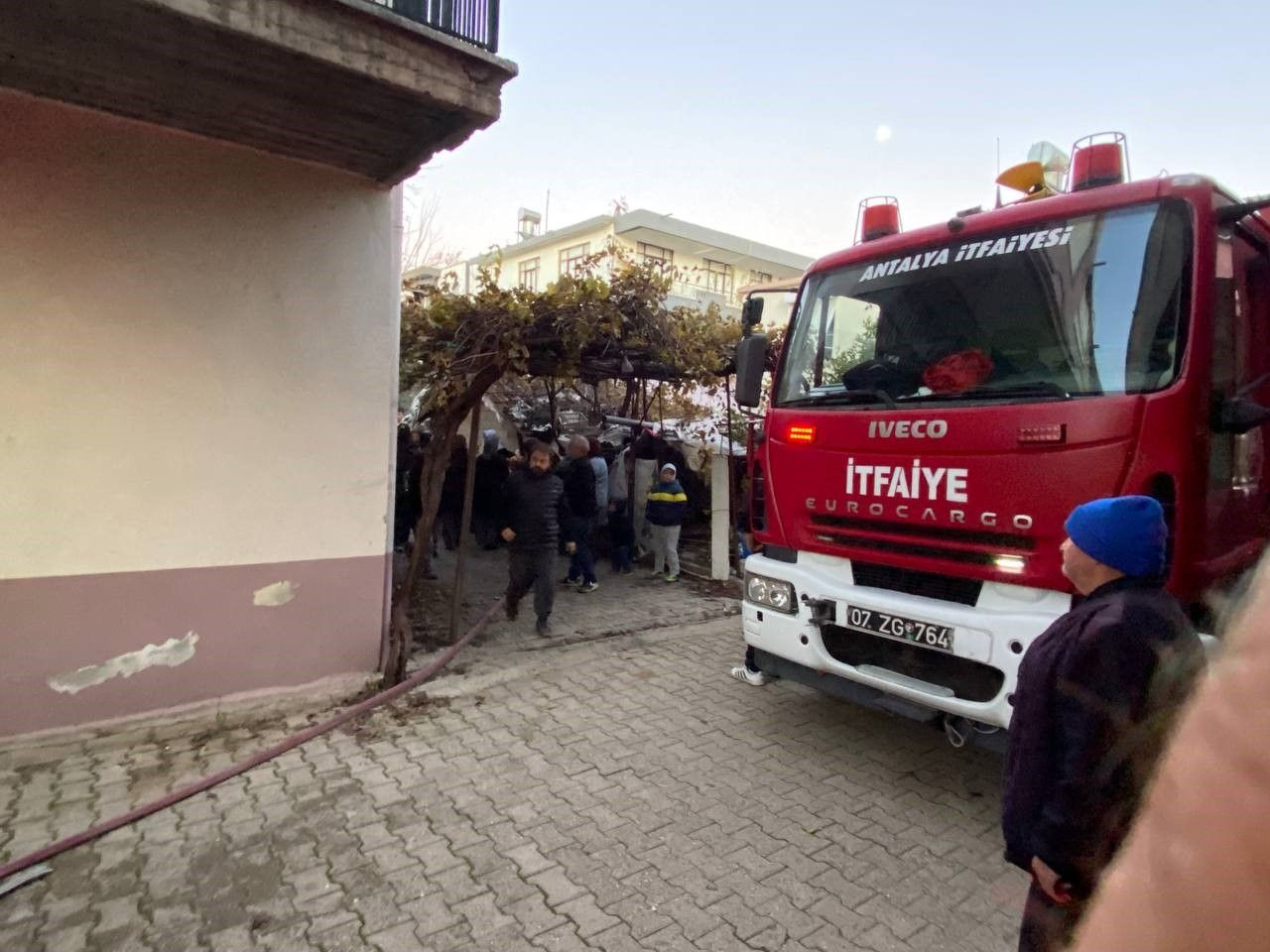 Antalya’da Yangın: Ev Küle Döndü, Kardeşler Sinir Krizi Geçirdi - Sayfa 6