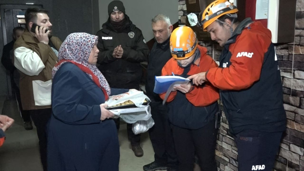 Rize’de Fırtınada Sallanan Bina Tahliye Edildi - Sayfa 1