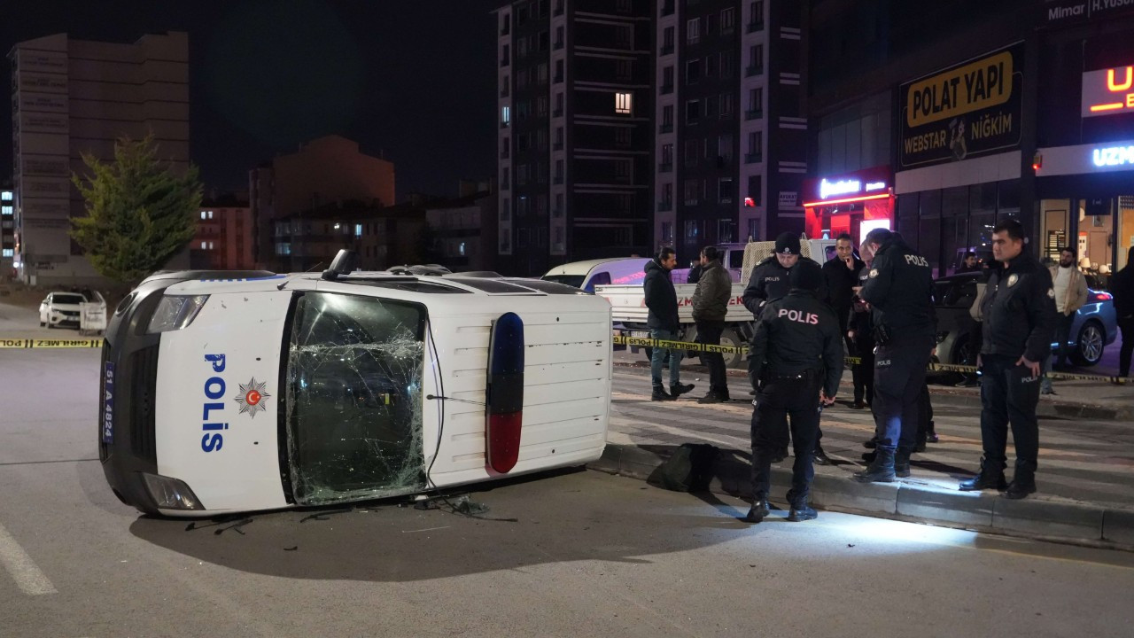 Niğde’de Polis Aracı ve Otomobil Çarpıştı: 6 Yaralı