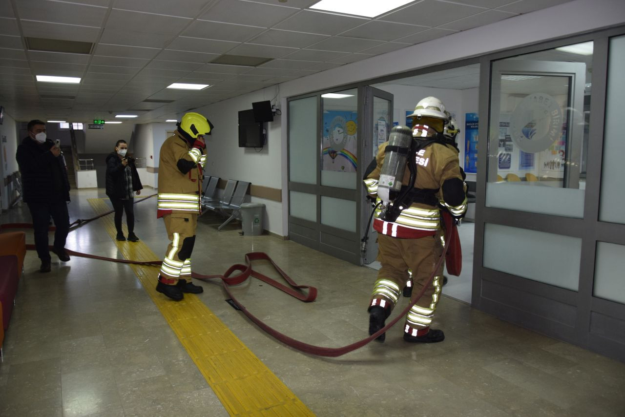 Düzce Üniversitesi hastanesinde yangın tatbikatı yapıldı - Sayfa 3