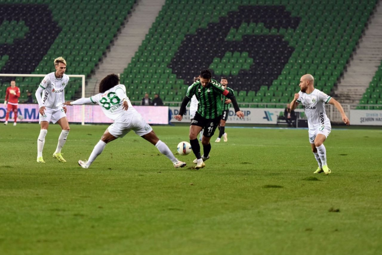 Sakaryaspor'dan Muhteşem Geri Dönüş: Altın Değerinde 3 Puan - Sayfa 1