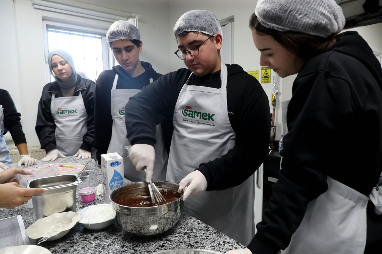 SAMEK Mutfak Atölyesinde Gençler, Gastronomi Dünyasıyla Tanıştı - Sayfa 13