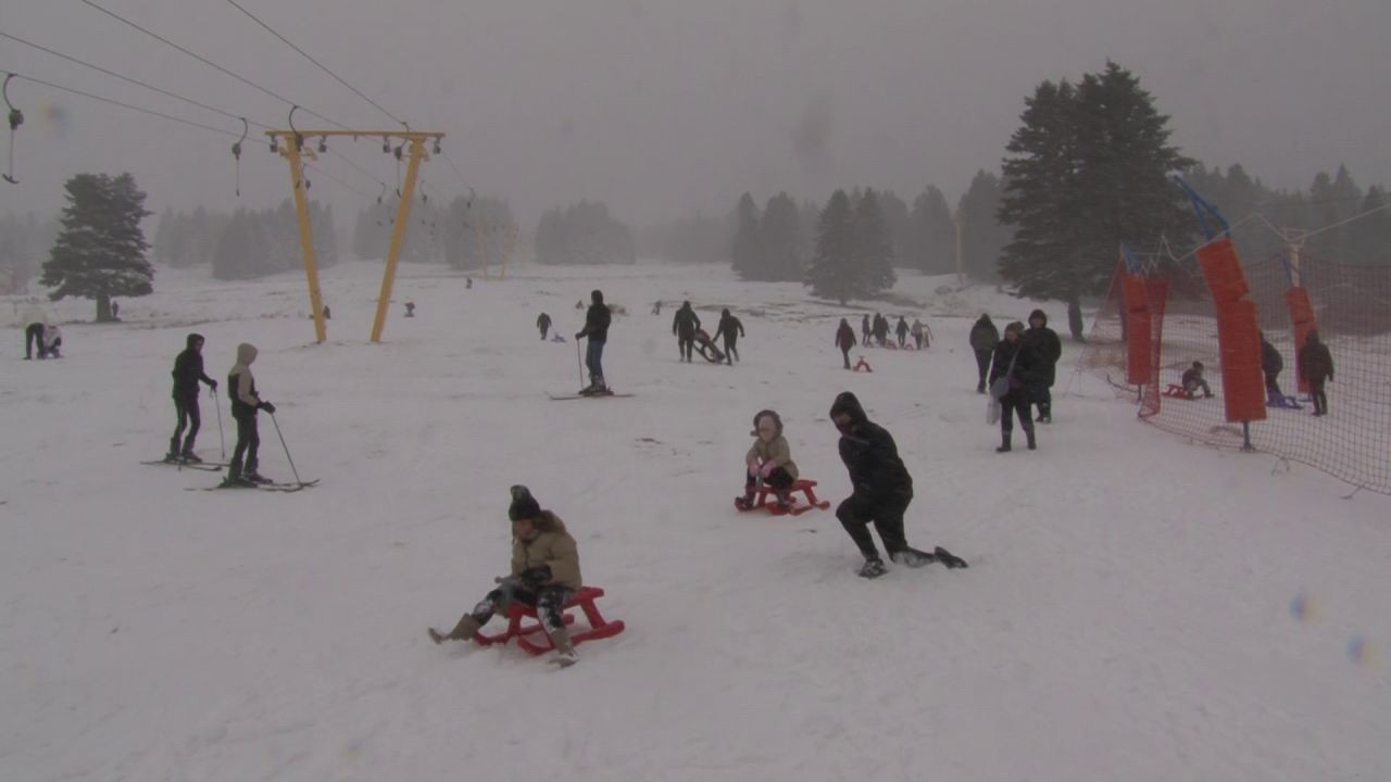 Uludağ'da Sezonun İlk Kayağı Yapıldı - Sayfa 1