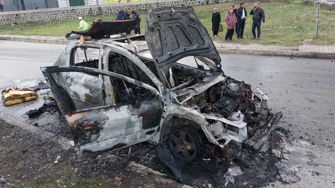 Samsun'da Kız İstemeden Dönen Ailenin Aracı Alev Alev Yandı