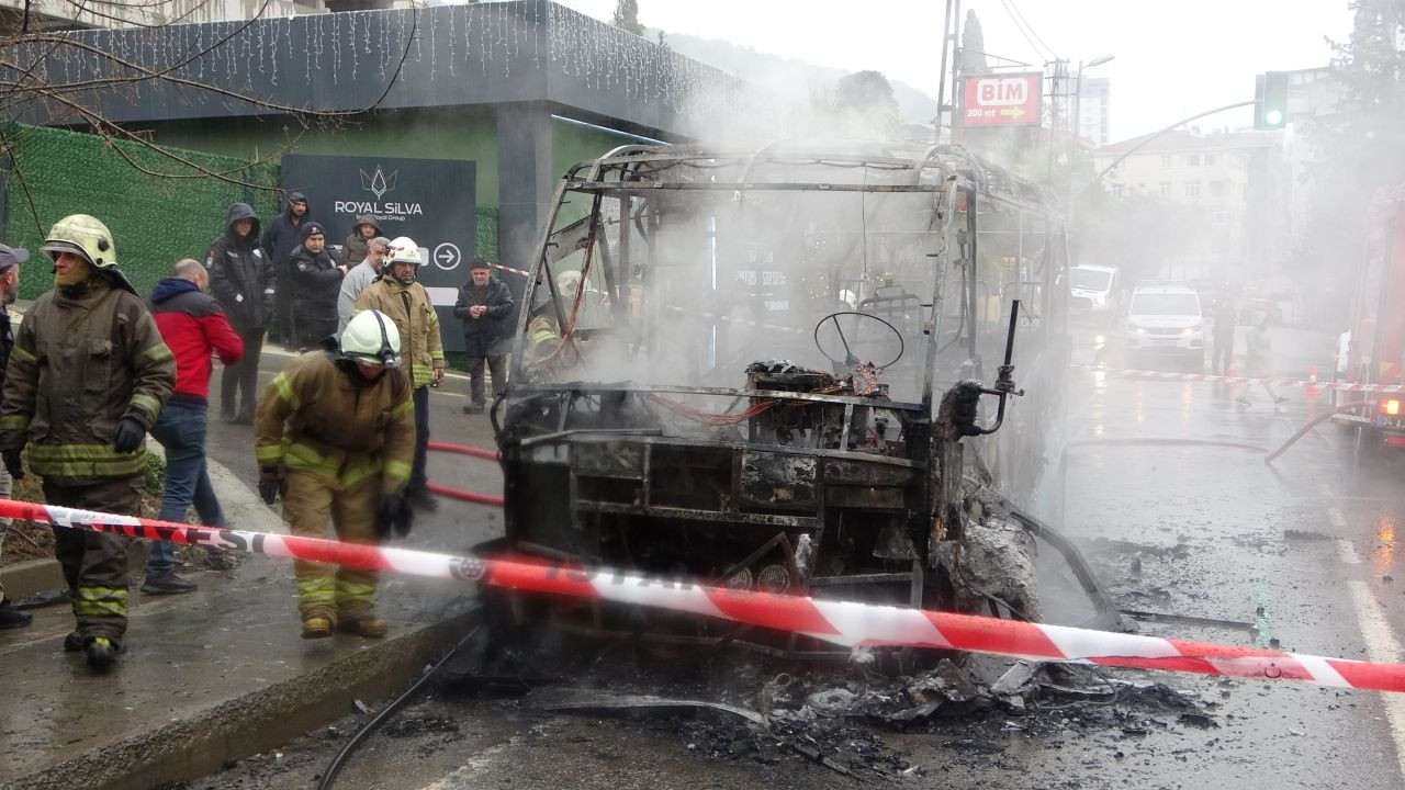 Kartal'da Minibüs Alev Alev Yandı, 20 Yolcu Tahliye Edildi - Sayfa 4