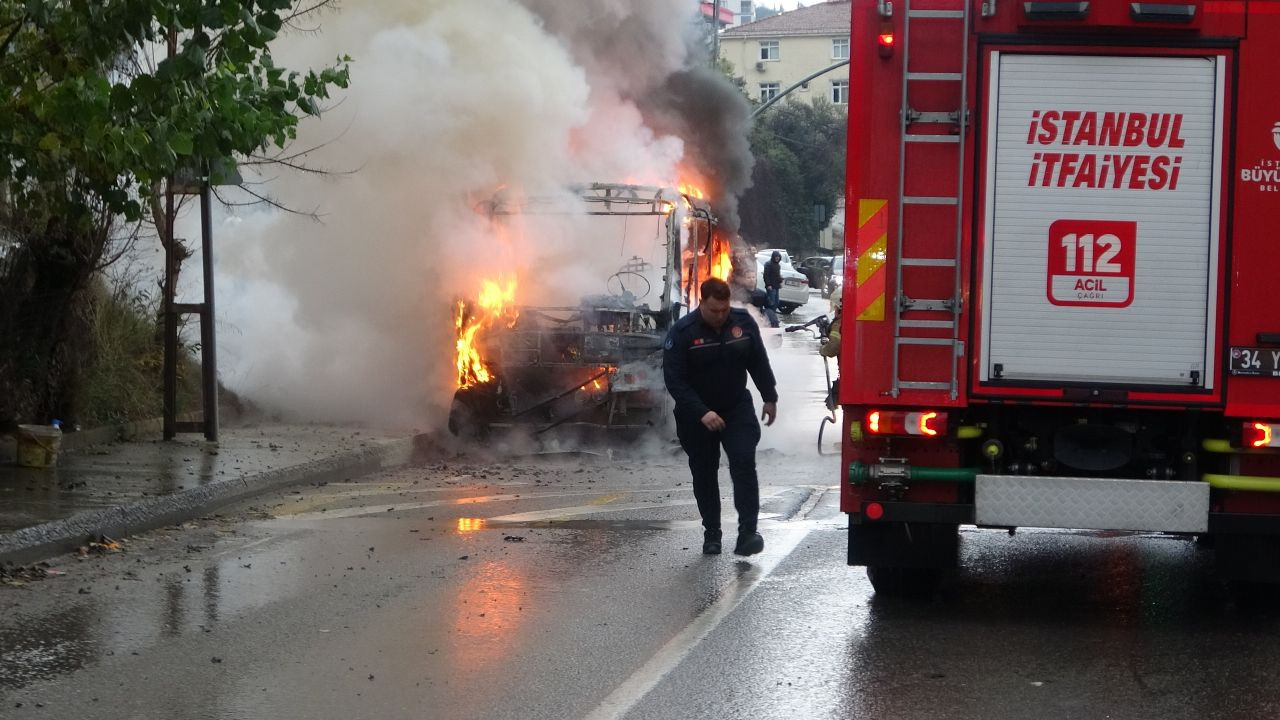 Kartal'da Minibüs Alev Alev Yandı, 20 Yolcu Tahliye Edildi - Sayfa 6