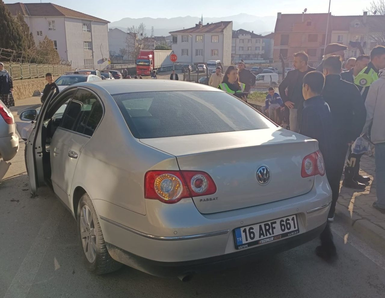 Bursa'da Otomobiller kafa kafaya çarpıştı: 4 yaralı - Sayfa 1