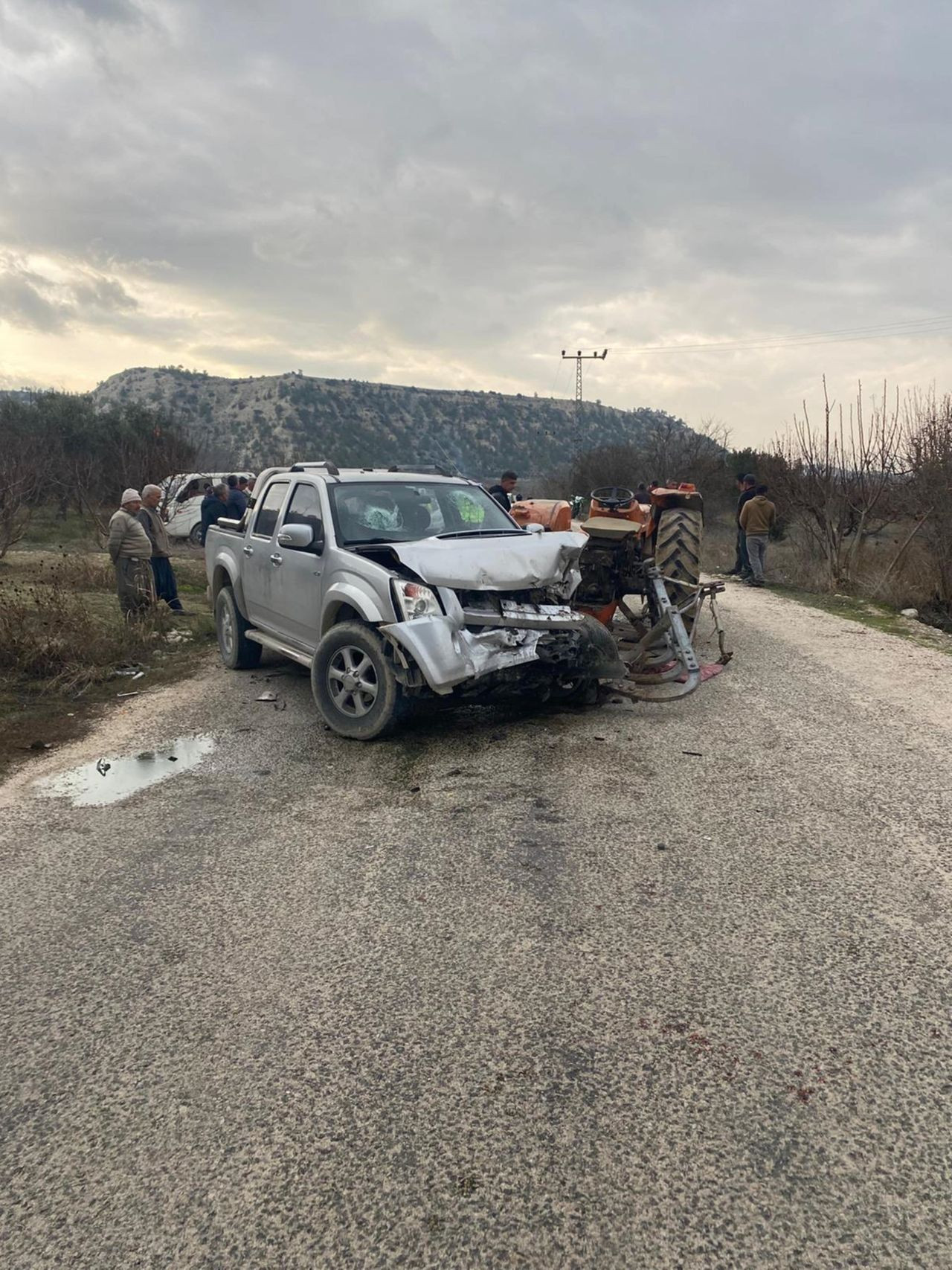 Mersin'de Kamyonet Traktöre Çarptı: 4 Kişi Yaralandı - Sayfa 3