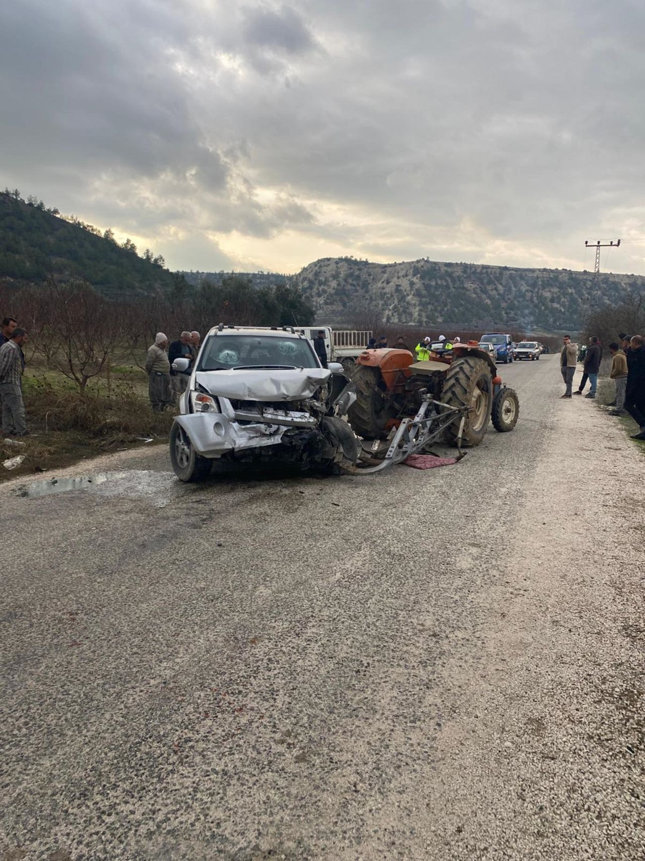 Mersin'de Kamyonet Traktöre Çarptı: 4 Kişi Yaralandı - Sayfa 2