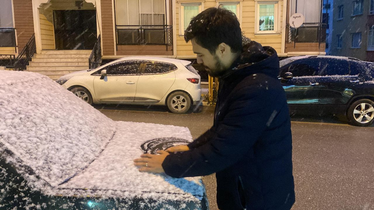 Çankırı’da Kar Sevinci: Vatandaşlar Lapa Lapa Yağan Karda Eğlendi - Sayfa 1