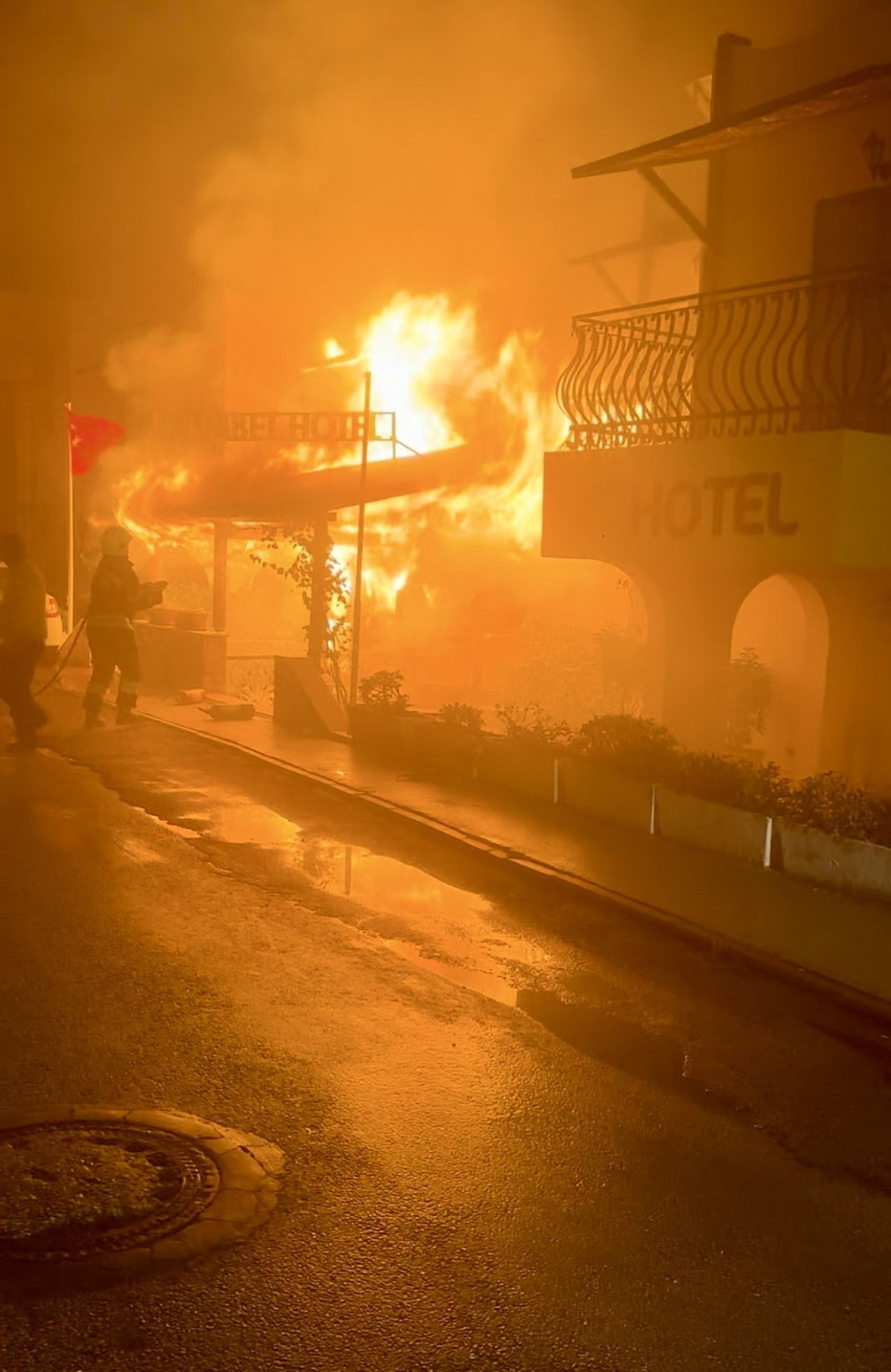 Bodrum'da Otel Yangını Korkuttu: Resepsiyon Küle Döndü - Sayfa 6