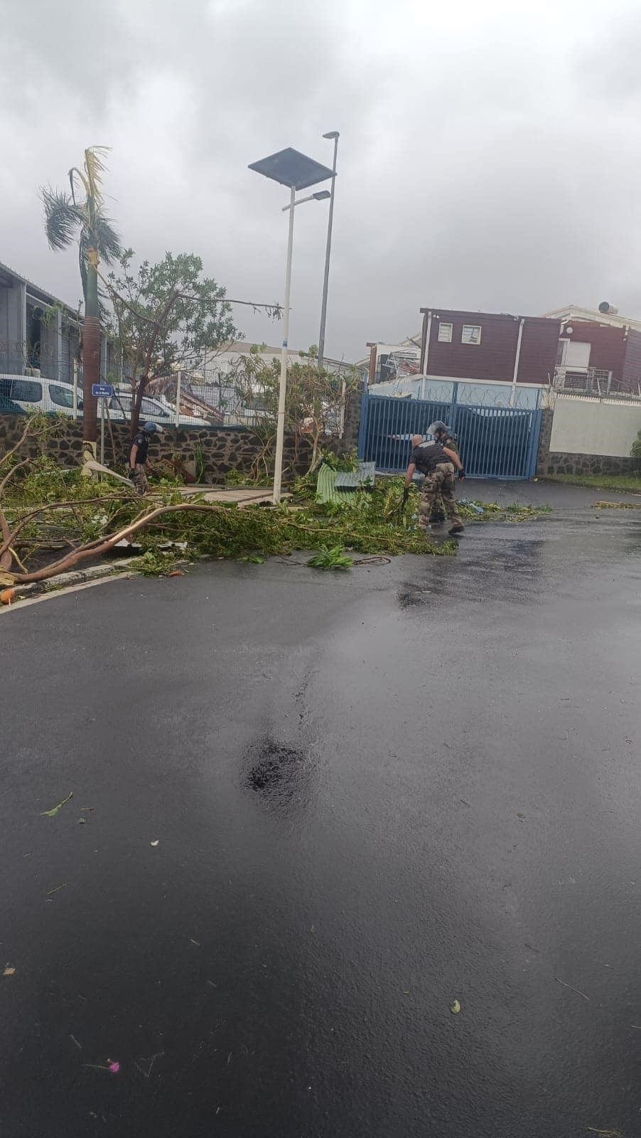 Mayotte Adası’nı Chido Kasırgası Vurdu: 14 Ölü, Çok Sayıda Kayıp - Sayfa 6