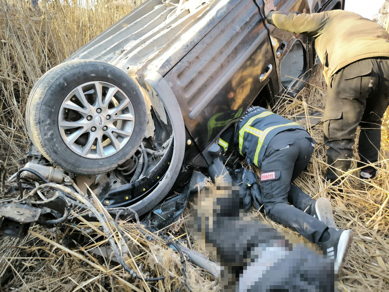 Diyarbakır'da Hafif Ticari Araç Devrildi: 1 Ölü, 1 Yaralı - Sayfa 2