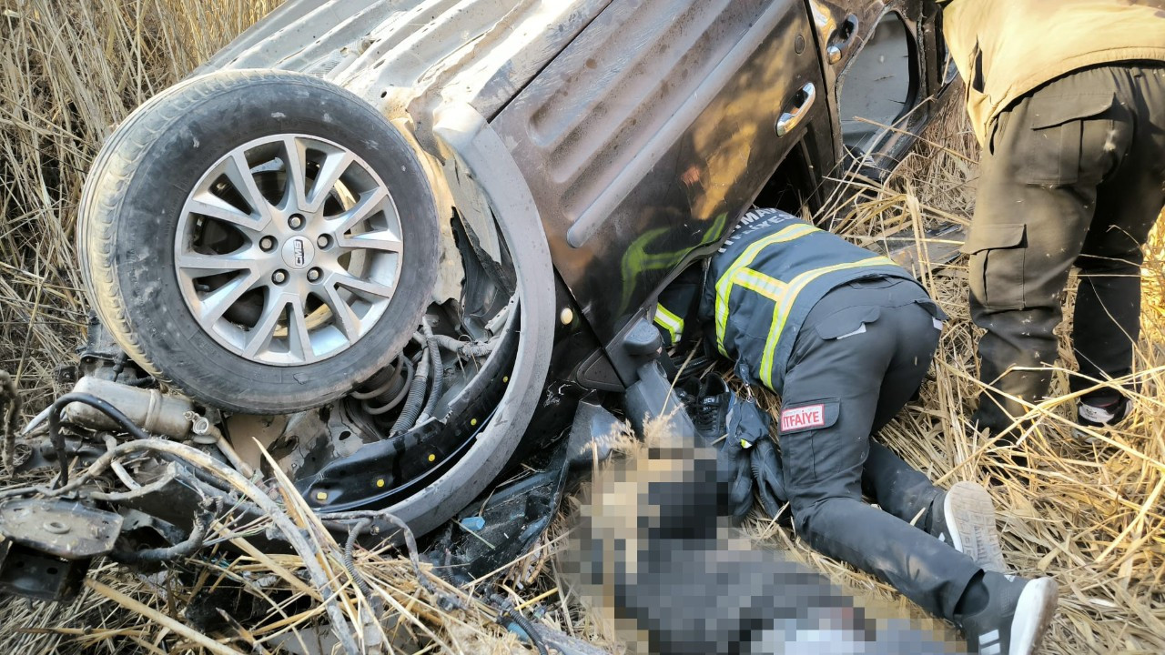 Diyarbakır'da Hafif Ticari Araç Devrildi: 1 Ölü, 1 Yaralı