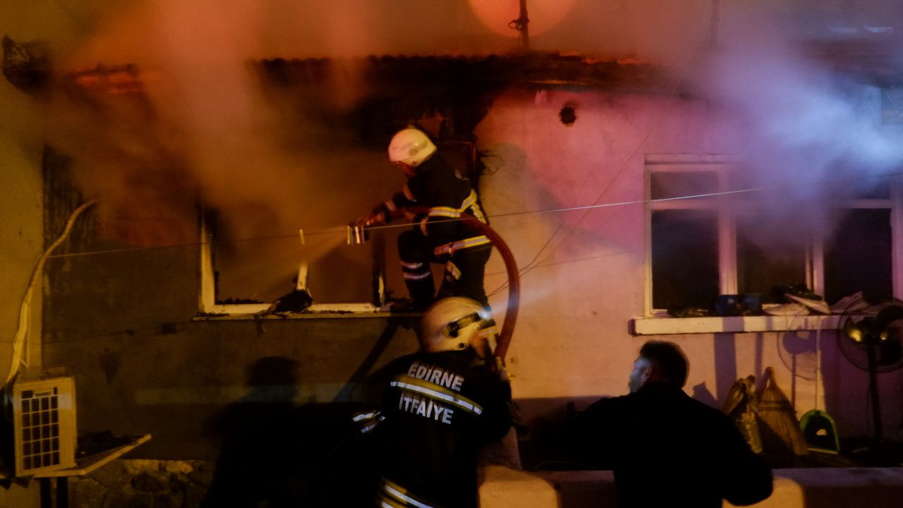 Edirne'de Tek Katlı Evde Yangın Çıktı - Sayfa 3
