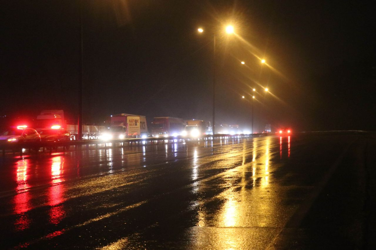 Anadolu Otoyolu'nda Tır Devrildi, Trafik Felç Oldu - Sayfa 4