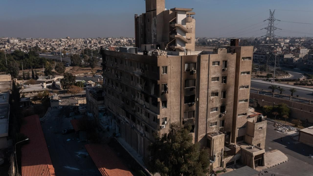 Esad Rejiminin Dehşet Verici Sorgu Merkezi "Filistin Şubesi" İlk Kez Görüntülendi: Küf Kokusu, Su Altında Kalan Hücreler - Sayfa 4