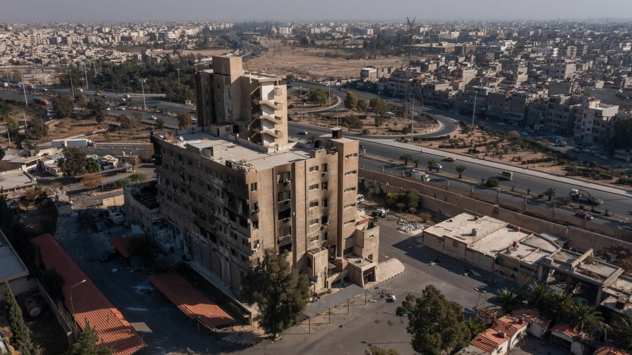 Esad Rejiminin Dehşet Verici Sorgu Merkezi "Filistin Şubesi" İlk Kez Görüntülendi: Küf Kokusu, Su Altında Kalan Hücreler - Sayfa 3