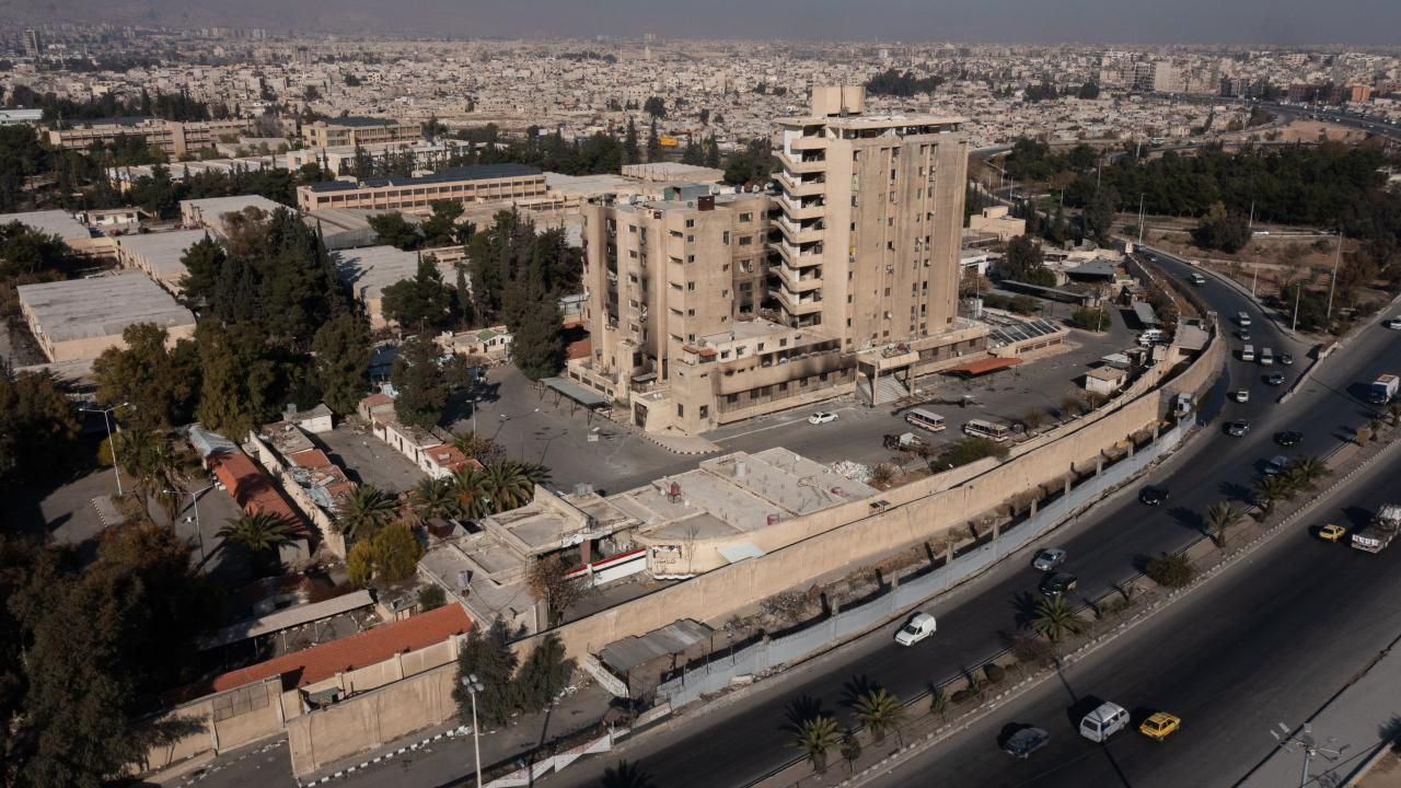 Esad Rejiminin Dehşet Verici Sorgu Merkezi "Filistin Şubesi" İlk Kez Görüntülendi: Küf Kokusu, Su Altında Kalan Hücreler - Sayfa 2