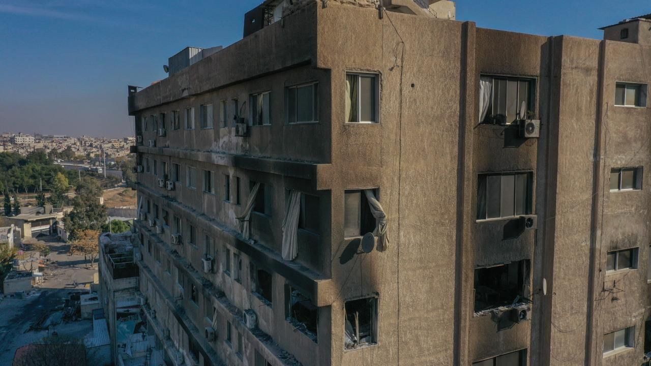 Esad Rejiminin Dehşet Verici Sorgu Merkezi "Filistin Şubesi" İlk Kez Görüntülendi: Küf Kokusu, Su Altında Kalan Hücreler - Sayfa 1