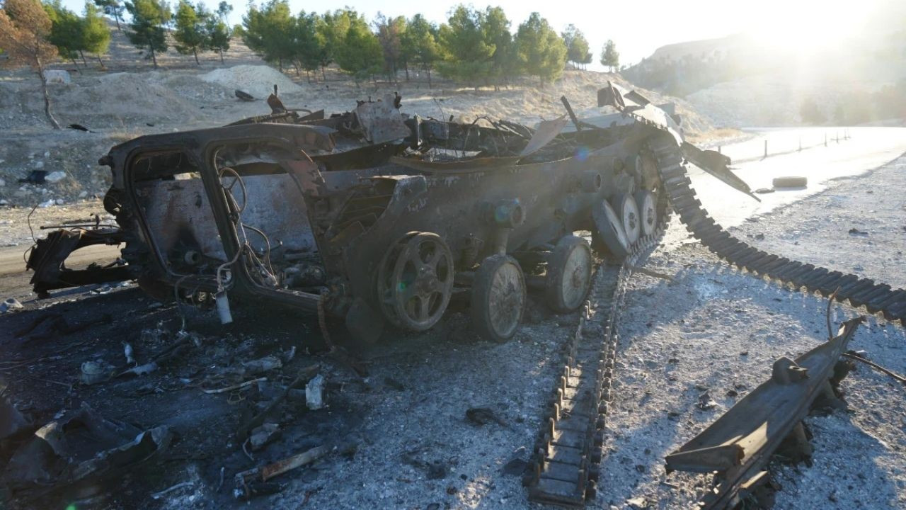 Münbiç'te PKK/YPG Panik Hali: Araçlarını Ateşe Vererek Kaçtılar