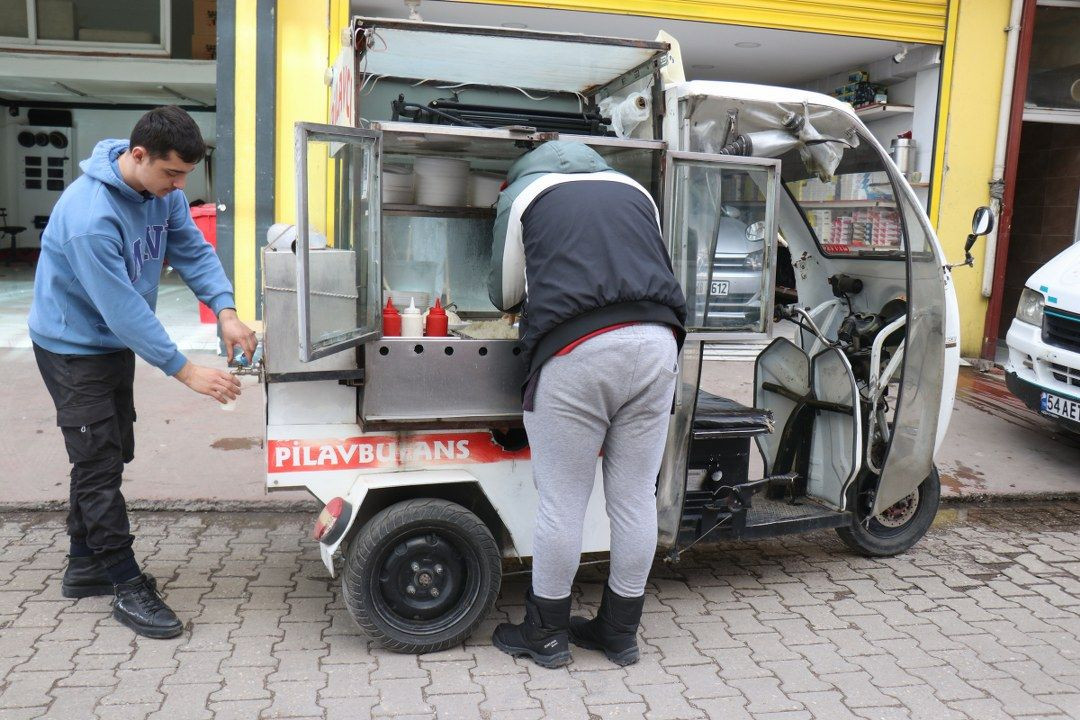 Sakarya'da acıkanlara ''Pilavbulans''tan lezzet sunuyor - Sayfa 3