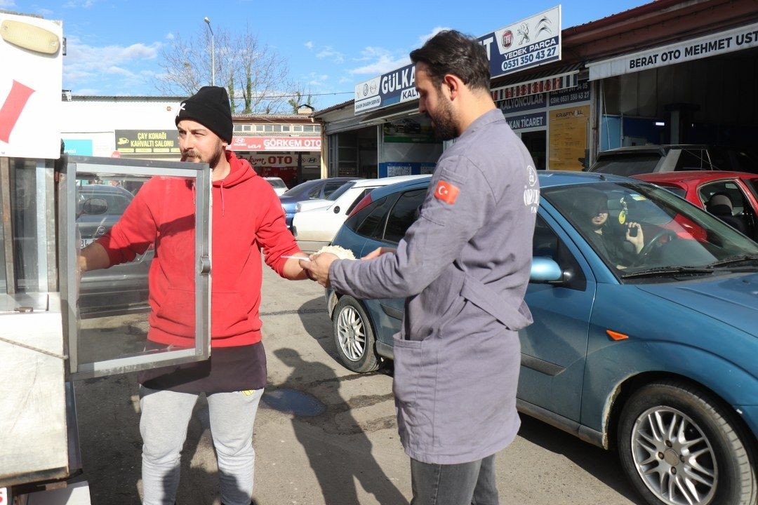 Sakarya'da acıkanlara ''Pilavbulans''tan lezzet sunuyor - Sayfa 5