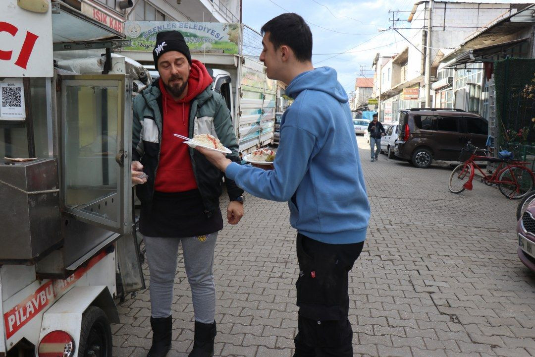 Sakarya'da acıkanlara ''Pilavbulans''tan lezzet sunuyor - Sayfa 6