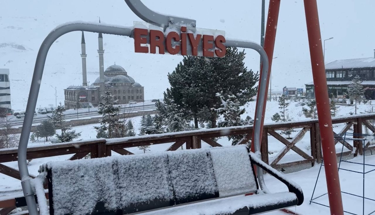 Erciyes'teki Kar Yağışı Tatilcileri ve Kayakseverleri Sevindirdi - Sayfa 1
