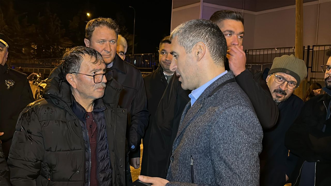 Uşak'ta Apartmanın Çatı Katında Çıkan Yangın Korkuttu - Sayfa 3