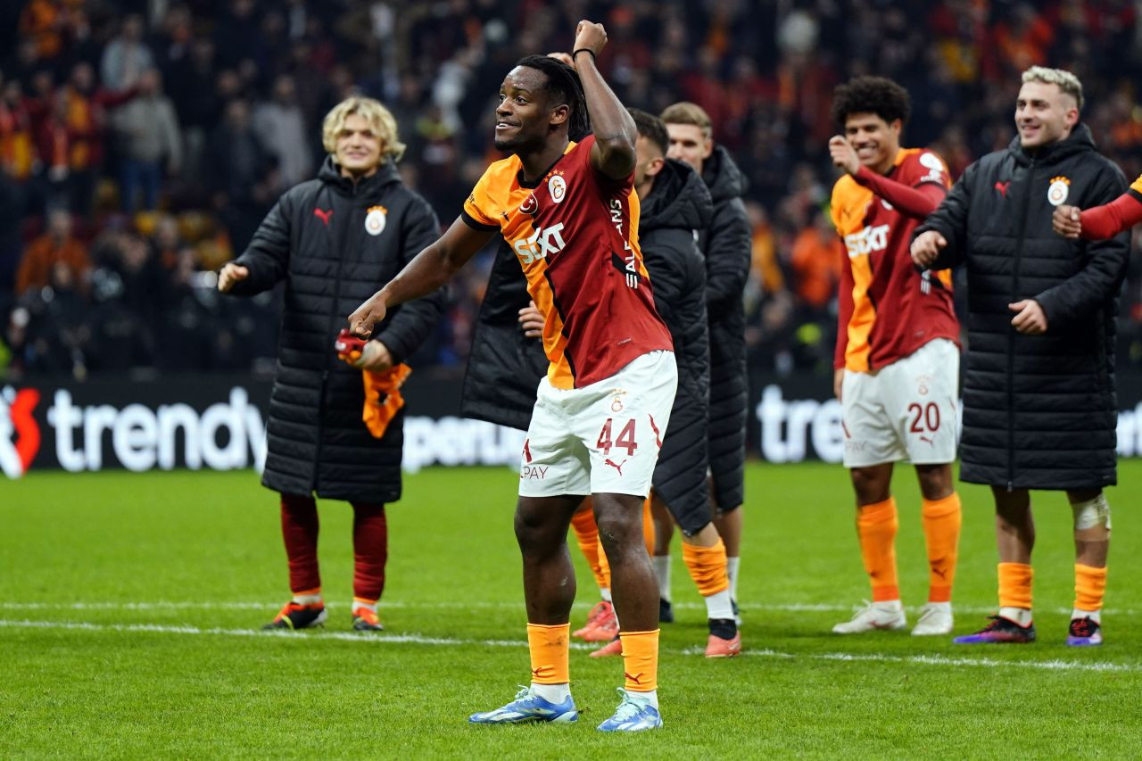 Michy Batshuayi’den Galatasaray Taraftarına Coşkulu 3’lü - Sayfa 1