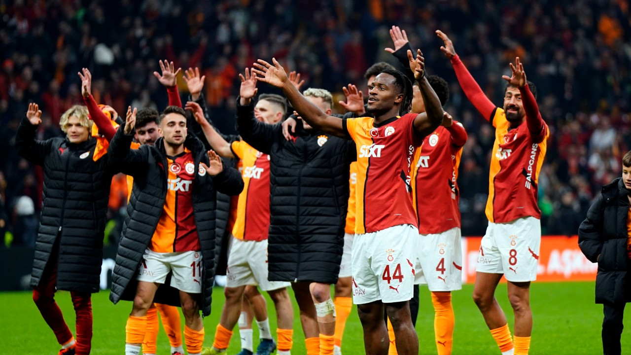 Michy Batshuayi’den Galatasaray Taraftarına Coşkulu 3’lü