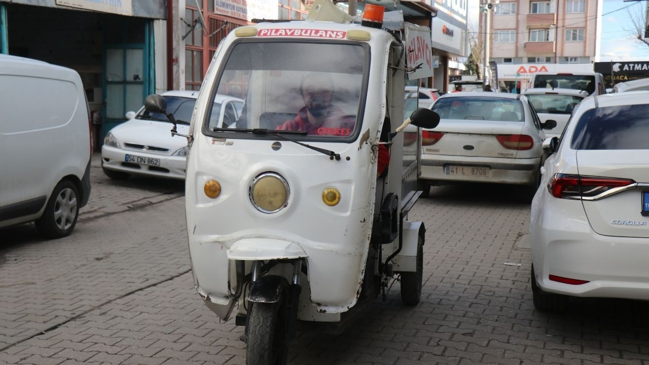 Sakarya'da acıkanlara ''Pilavbulans''tan lezzet sunuyor