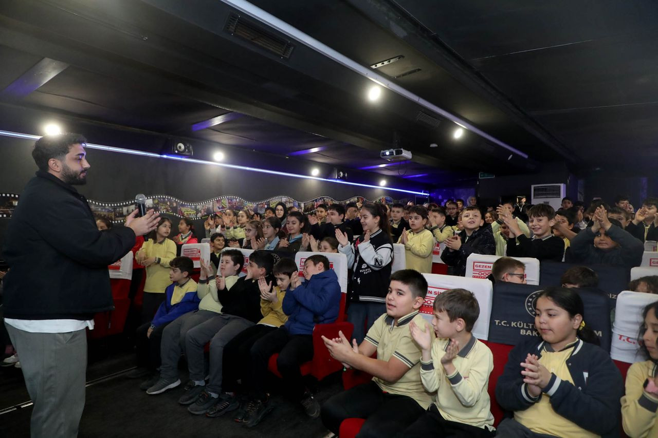 Büyükşehir’in Gezen Sinema Tırı Minikleri Sevindirdi: Beyaz Perde Bu Kez Akyazı Paris İlkokulu’ndaydı - Sayfa 11