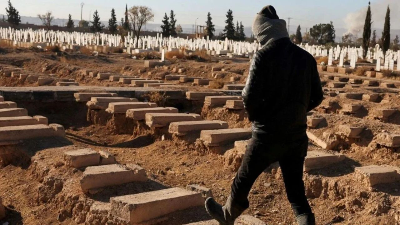 Şam’ın Dışındaki 100 Bin Kişilik Toplu Mezar Ortaya Çıktı: “Cesetler Sığdırılmak İçin Ezildi”