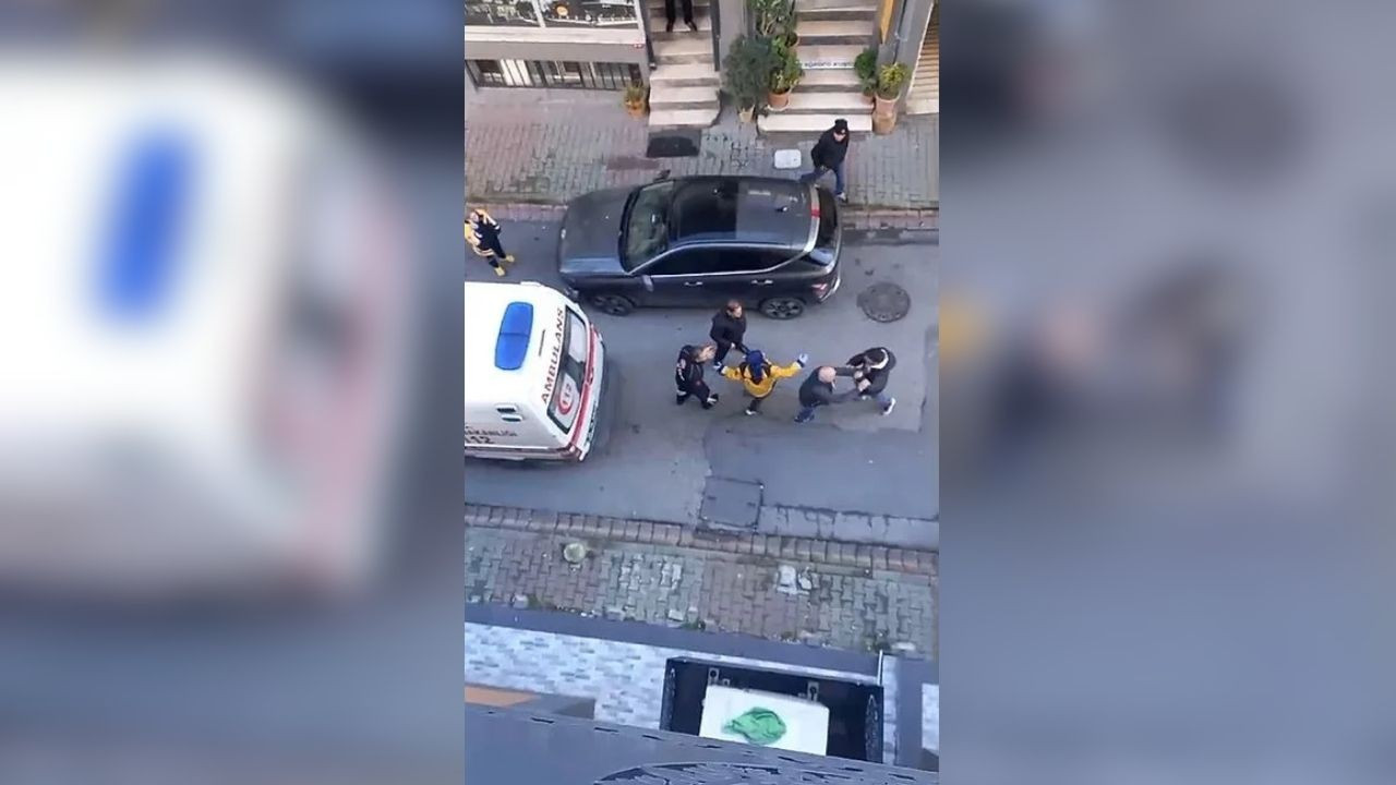 Bu Kadarı Pes dedirten Olay: Hasta Almaya Giden Ambulansın Önünü Kesti, Çalışanları Yumrukladı!