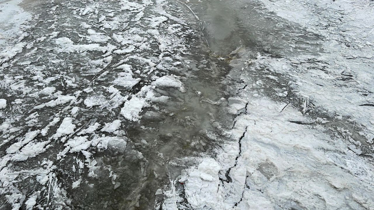 Ağrı'da Dondurucu Soğuklar Nedeniyle Murat Nehri Buz Tuttu - Sayfa 3