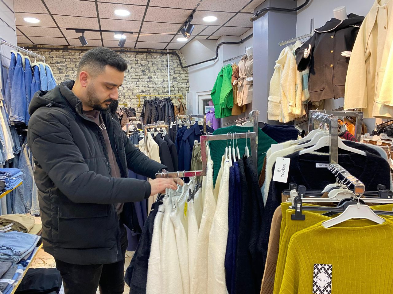 Akyazı’da Haylaz Kedi Elbise Çaldı: Güvenlik Kamerası O Anları Kaydetti - Sayfa 3