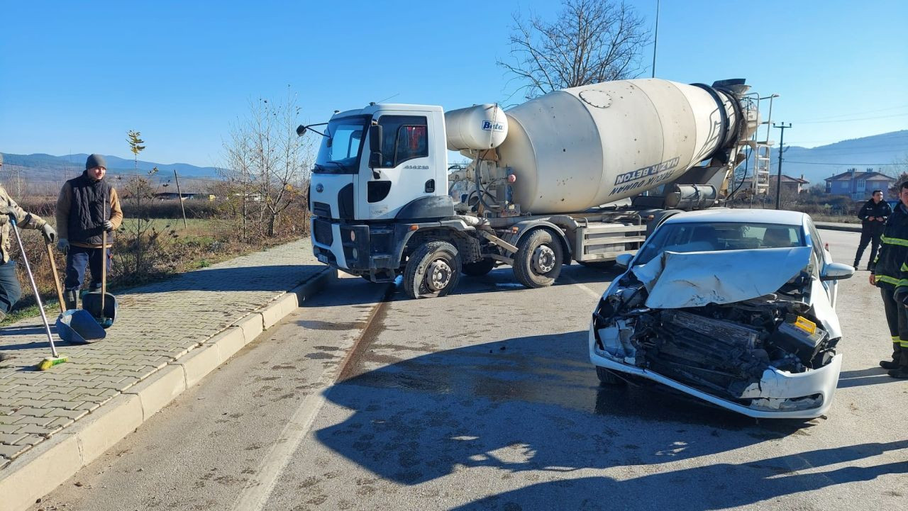 Çanakkale'de Beton mikseri ile otomobil çarpıştı: 1 yaralı - Sayfa 4