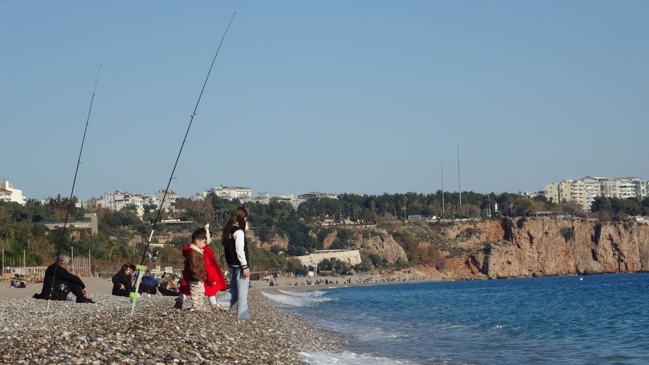 Antalya'da Aralık Ayında Yazdan Kalma Günler Yaşanıyor - Sayfa 1