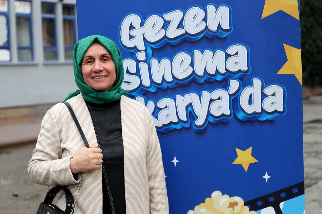 Büyükşehir’in Gezen Sinema Tırı Minikleri Sevindirdi: Beyaz Perde Bu Kez Akyazı Paris İlkokulu’ndaydı - Sayfa 3