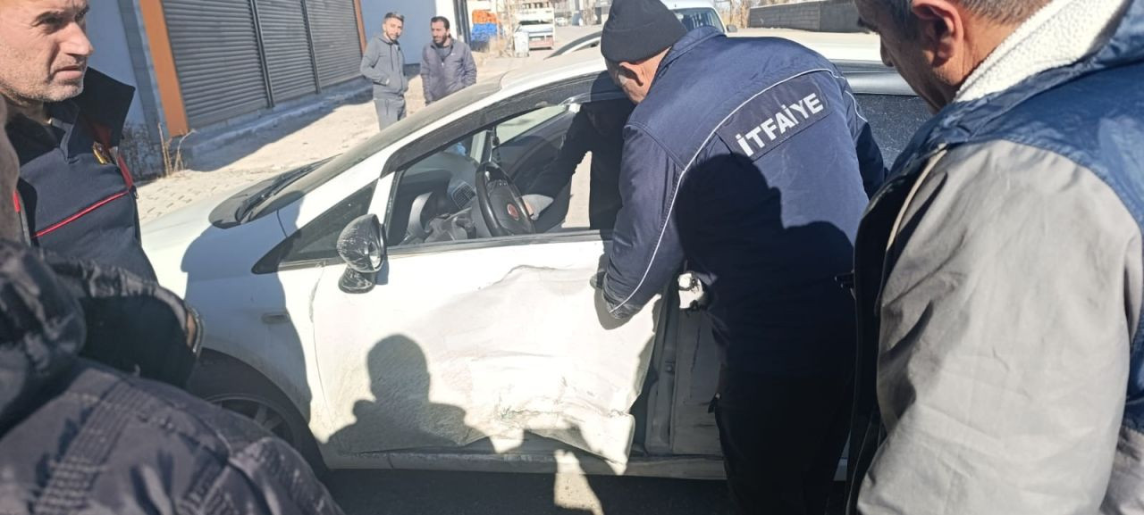 Yüksekova’da Minibüs Ve Hafif Ticari Araç Çarpıştı: 1 Yaralı - Sayfa 5