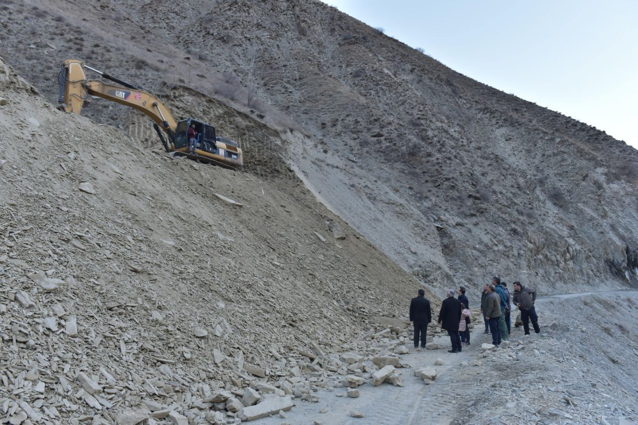 Hakkari’de Köy Yolları Yenileniyor - Sayfa 5