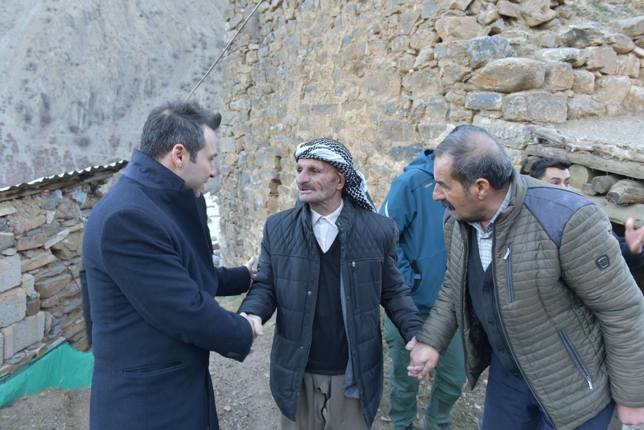 Hakkari’de Köy Yolları Yenileniyor - Sayfa 1