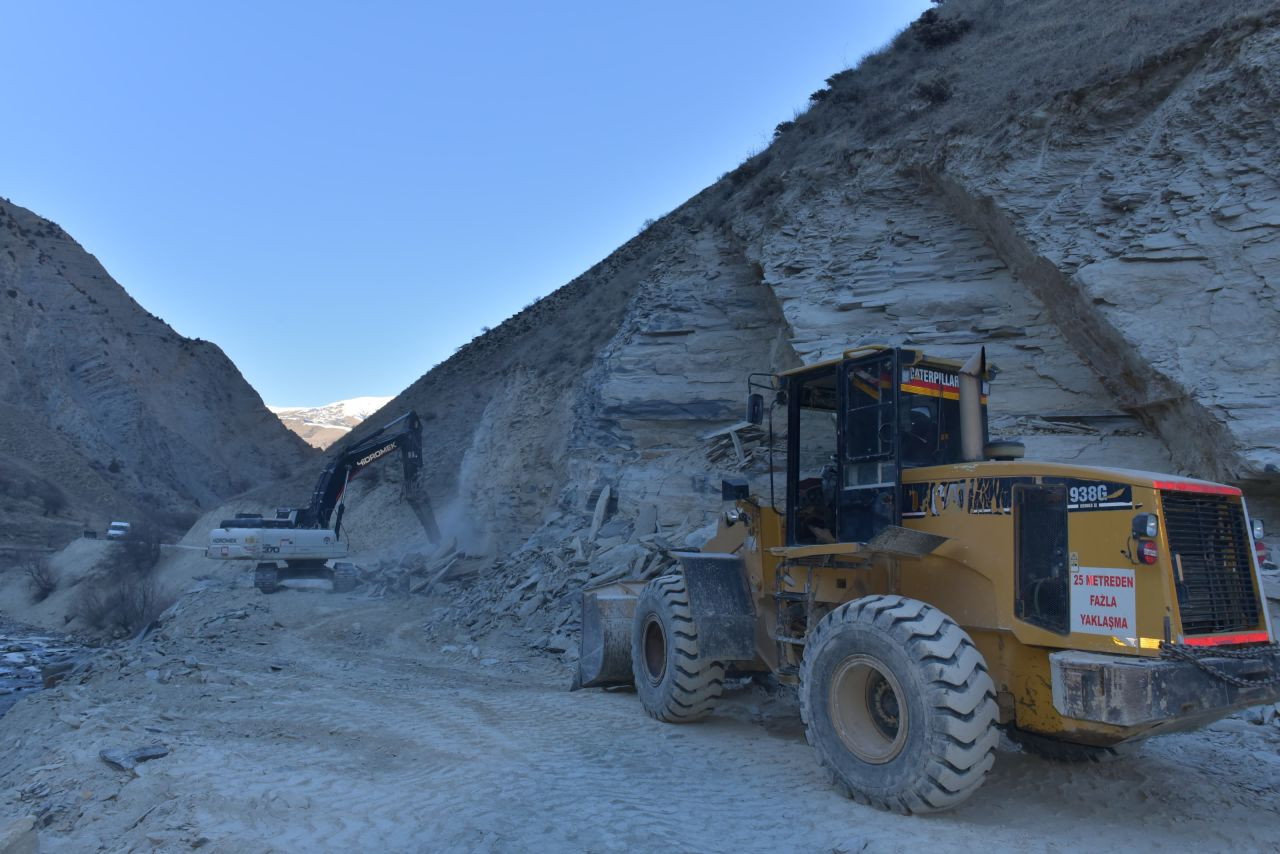 Hakkari’de Köy Yolları Yenileniyor - Sayfa 3