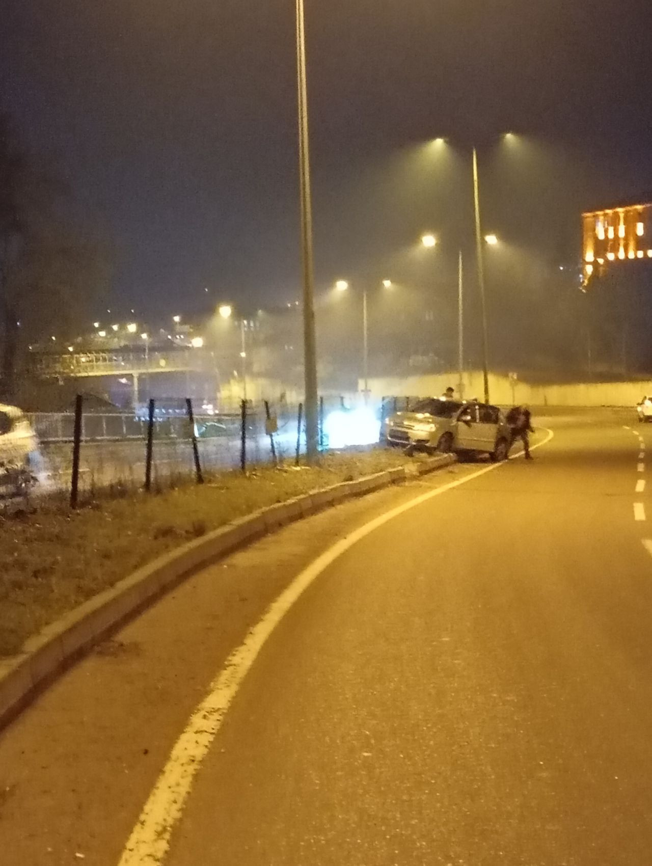 Bartın'da Refüje Çıkan Araç, 4 Kişinin Çabasıyla Kurtarıldı - Sayfa 2