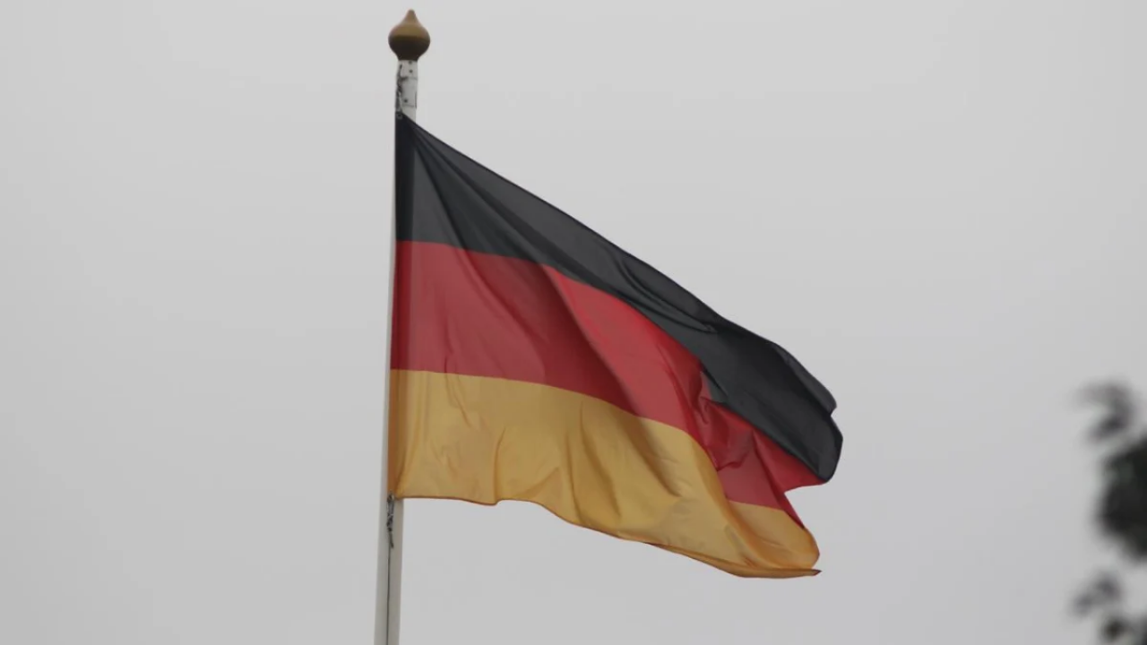 Almanya'da Donanma Üssünde Fotoğraf Çeken Çinli Casusluk Şüphesiyle Tutuklandı