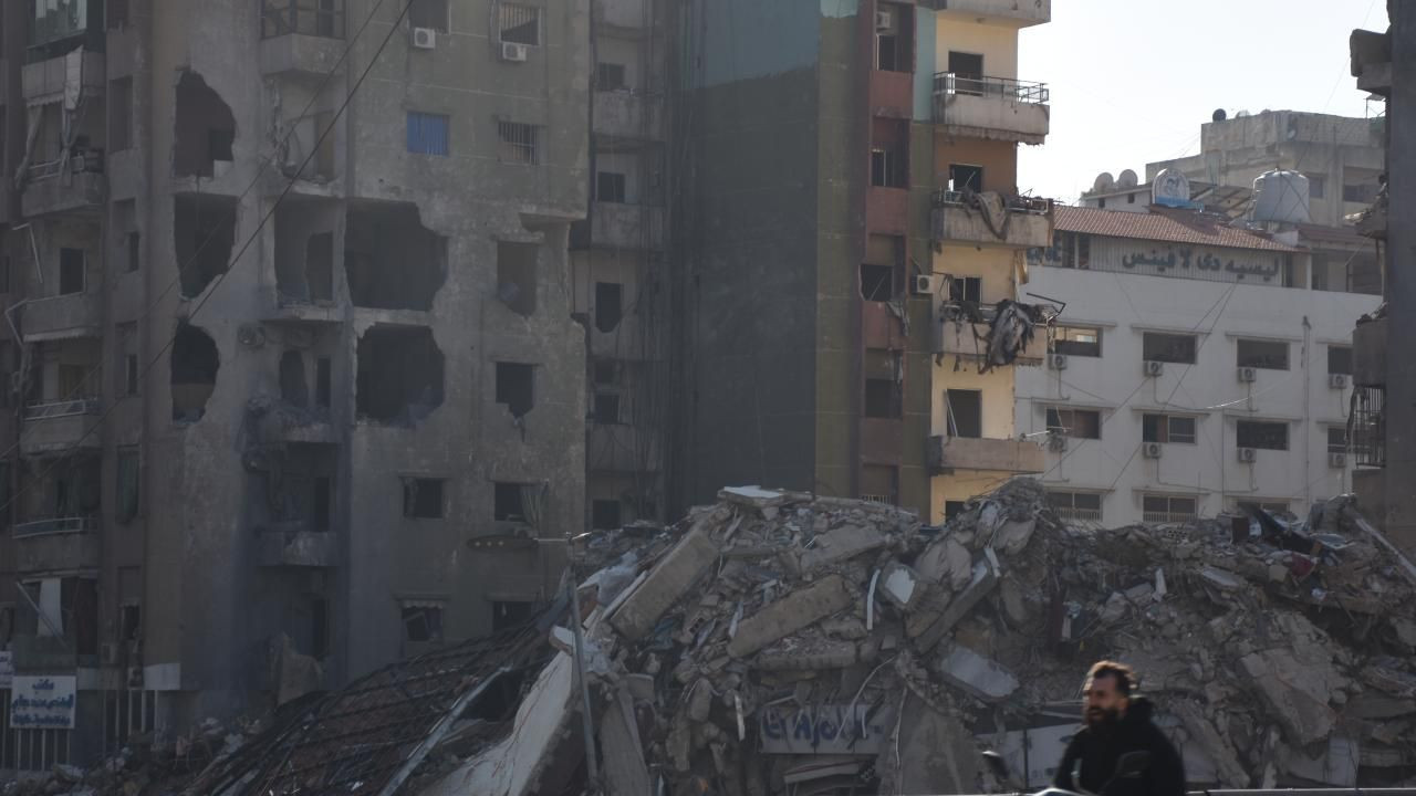 İsrail Saldırılarının İzleri: Beyrut’un Güneyi Harabeye Döndü - Sayfa 5