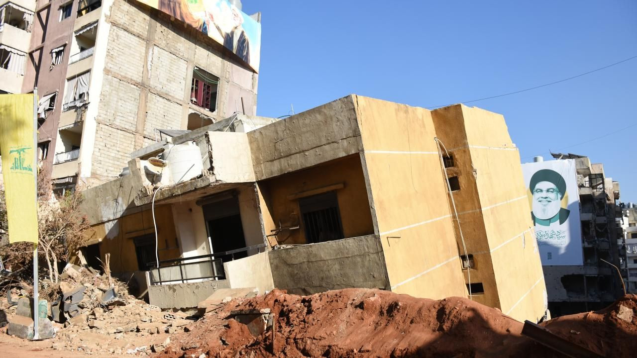 İsrail Saldırılarının İzleri: Beyrut’un Güneyi Harabeye Döndü - Sayfa 4